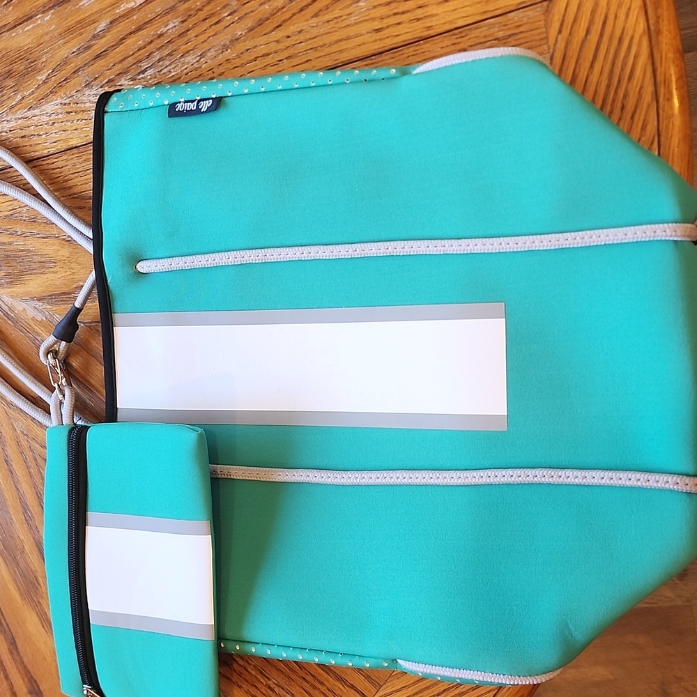 ELLE PAIGE Neoprene Tote